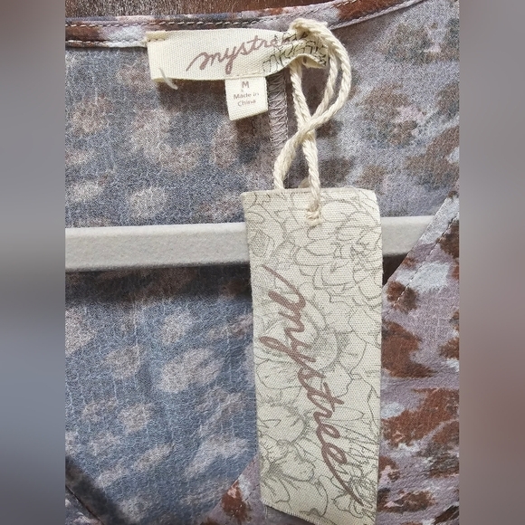 NWT Mystery wrap blouse. Med - Picture 4 of 13